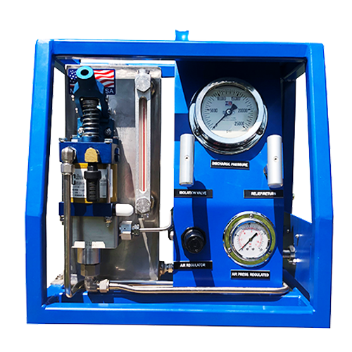 Hand pressure test pump with liquid reservoir